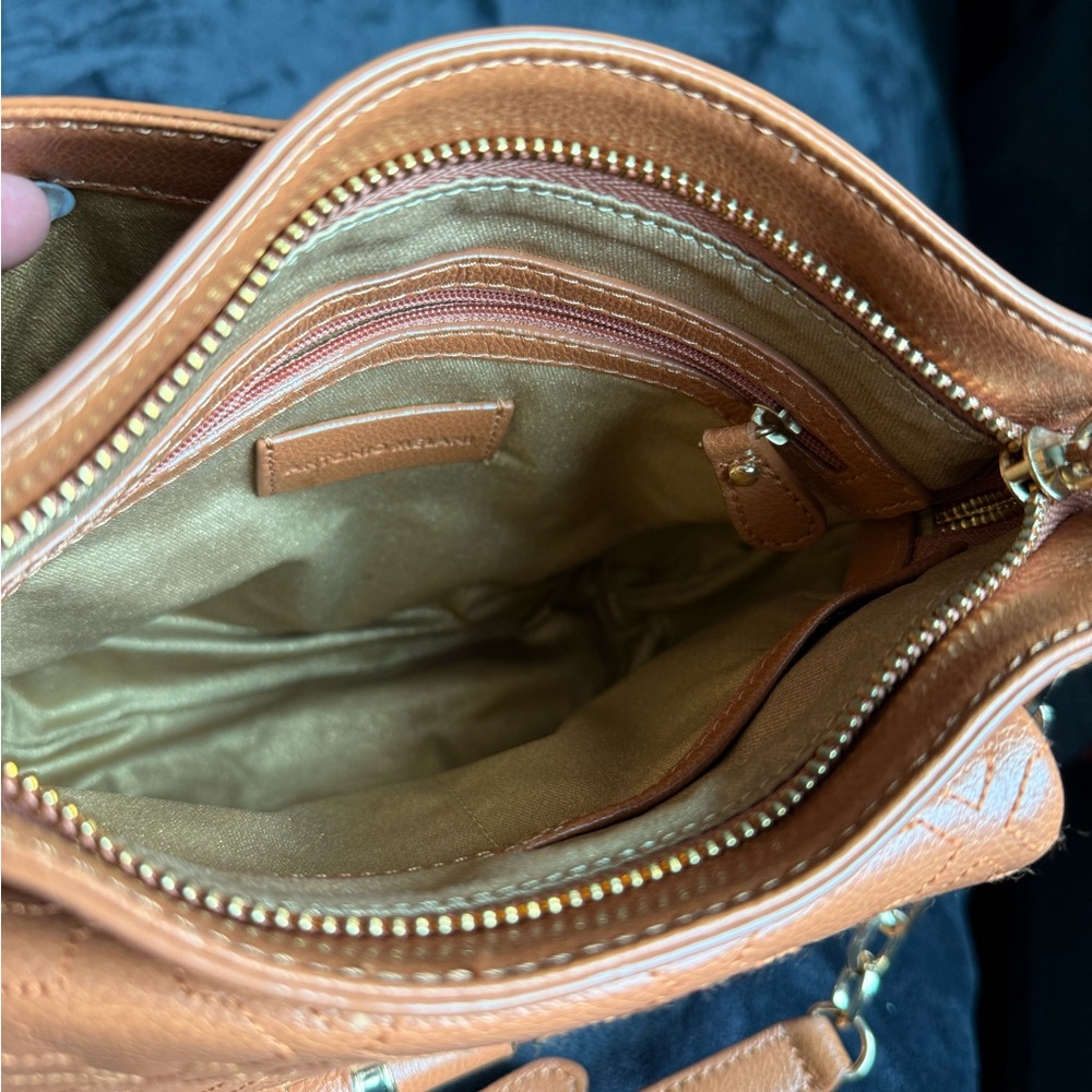 ANTONIO MELANI Tan Quilted Crossbody Bag with Gold Chain NWT - Picture 4 of 7